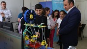Ucom-ի աջակցությամբ Շիրակի և Արագածոտնի մարզերի մի շարք դպրոցներում ևս գործում են «Արմաթ» ինժեներական խմբակ-լաբորատորիաներ