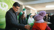 Генеральный директор Ucom Ральф Йирикян вручил новогодние подарки маленьким арцахцам, вынужденно переехавшим из Арцаха и ныне проживающим в Тавуше и Вайоц Дзоре
